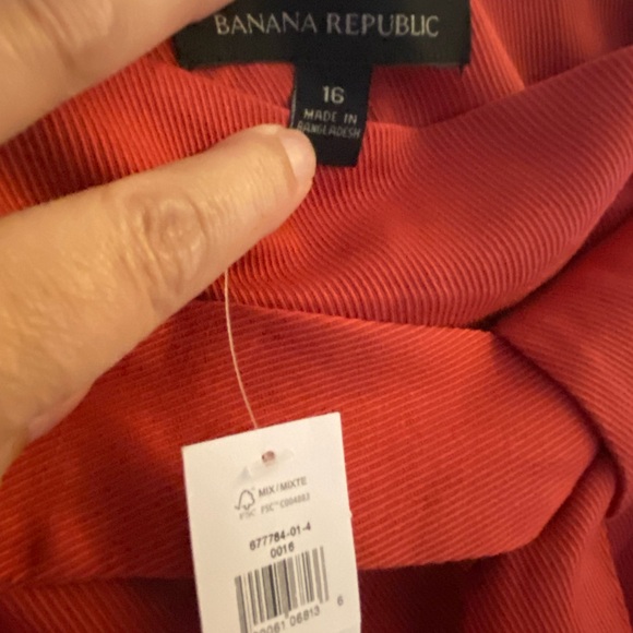 NWT Banana Republic skirt. Size 16. Colour is red orange. - Picture 2 of 4
